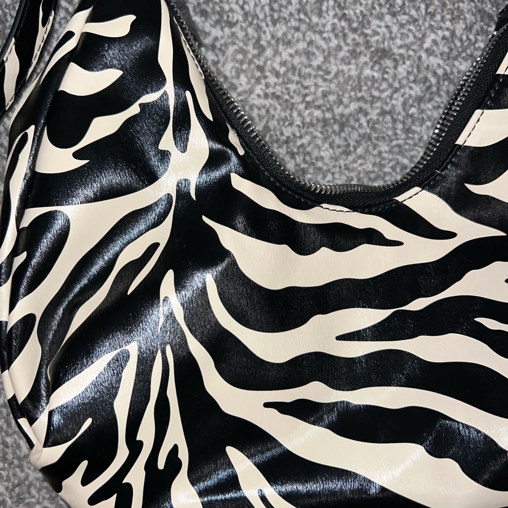 NA-KD NAKD Mini Rounded Bag - Picture 5 of 11